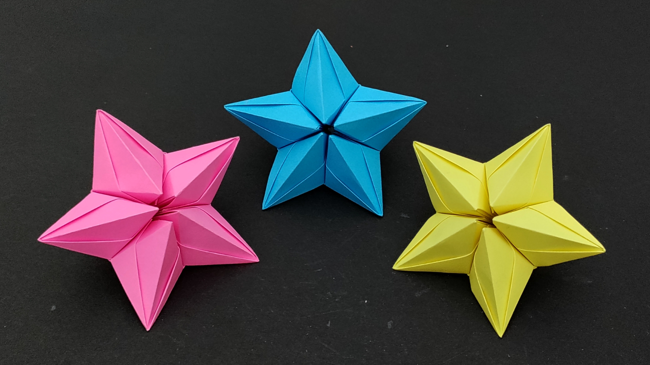 How to Make an Easy Do-it-Yourself Christmas Star Craft.